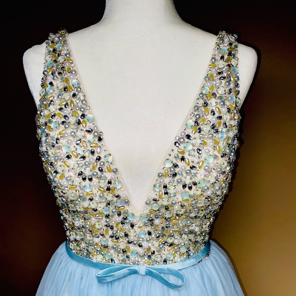 Mac Duggal ballgown 
Size 4 
Color: Ice blue 
New with tag